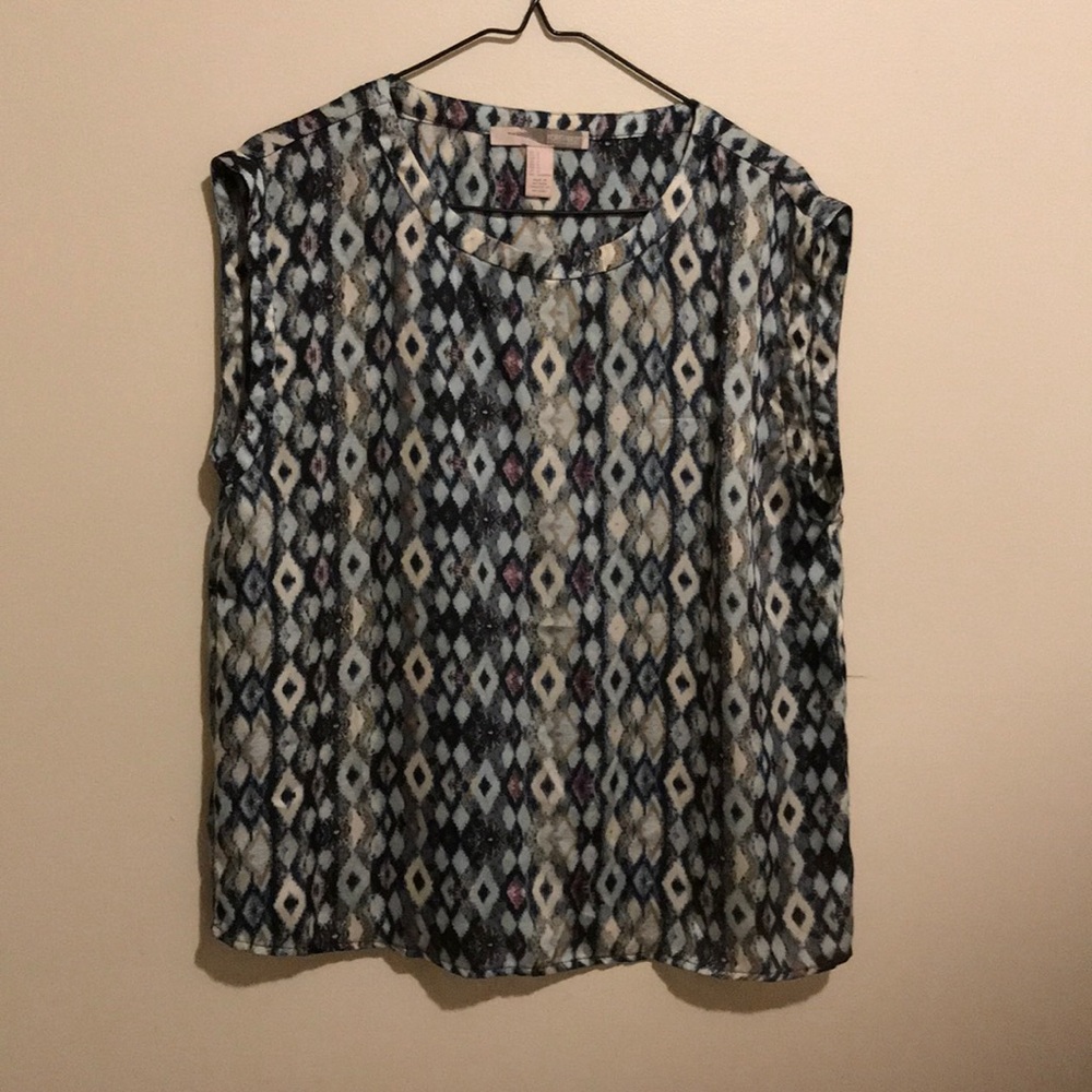 Women Ferever21 “S” Top.Stylish cut/Chic/NEW💕💕